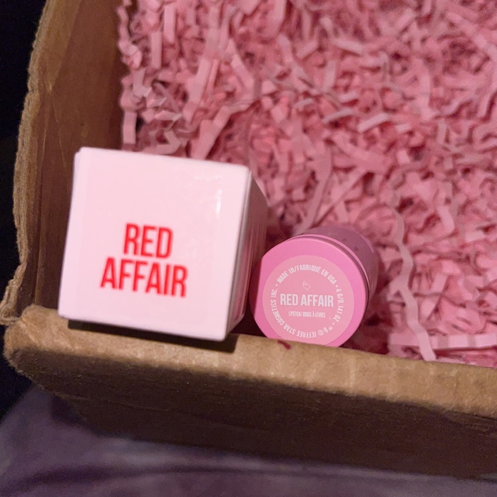 ‼️LAST ONE‼️✨3/$30✨🆕✨”Red Affair” Velvet Trap - Picture 5 of 6